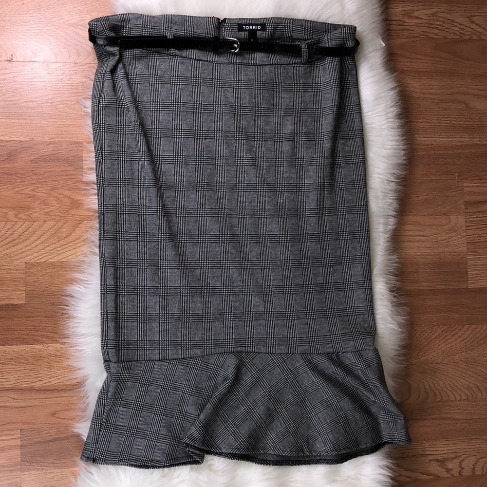 Torrid houndstooth skirt Sz 16 with leather belt